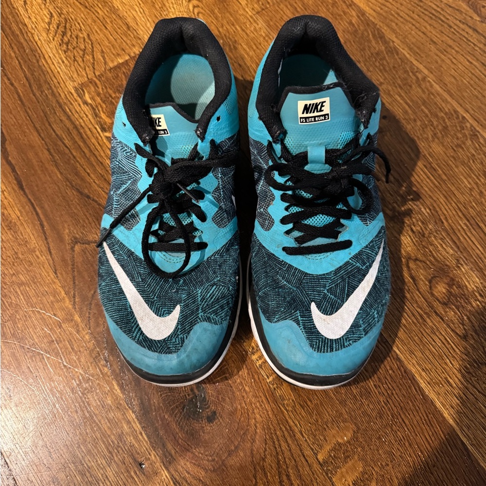 Gently Worn/Nike FS Lite Run 3